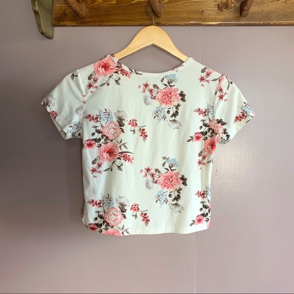 RUE21 FLORAL CROP TOP SHORT SLEEVE - Picture 2 of 6